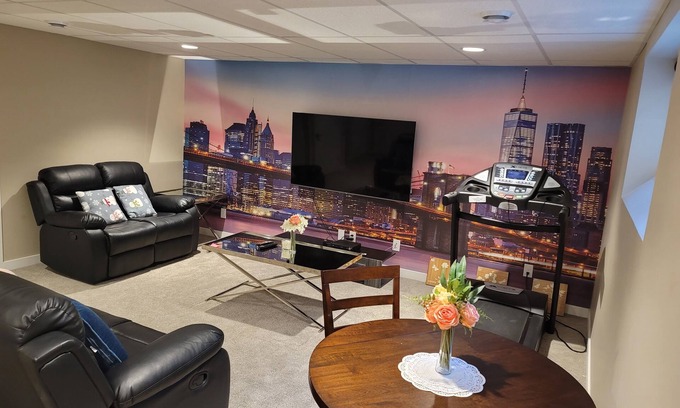 Fort Gary House | Stylish City Suite with Breakfast & Family-Friendly Amenities