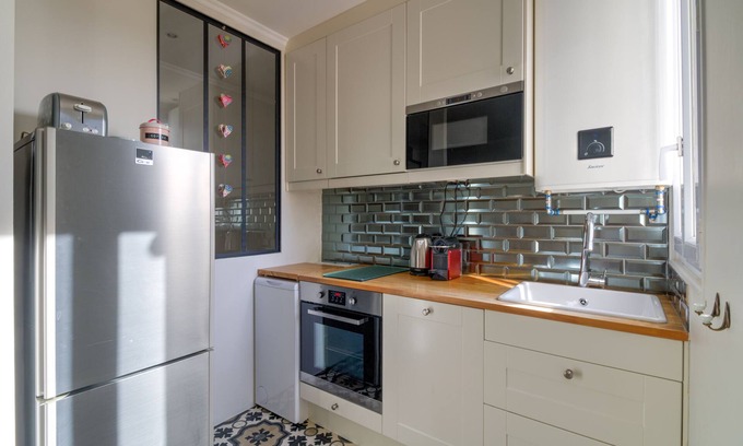 Billancourt–Rives de Seine Apartment | Inviting T2 in Boulogne-Billancourt with Spa & Kitchen