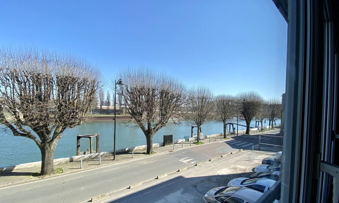 L'Ile-Saint-Denis Apartment | Bright T4 Seine view