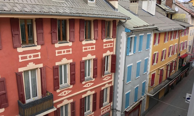 Barcelonnette Apartment | Bright City Center Apartment for 6 with Lake View