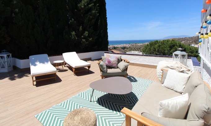 Las Acacias Villa | Bright Villa with Sea View and Pool in Rincon