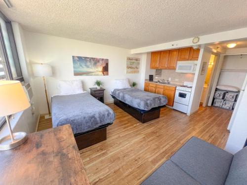 Waikiki Apartment | Bright Waikiki Studio Condo with Pool & Family Friendly Amenities