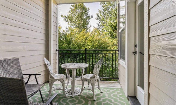 West Linn House | Inviting West Linn 2BR with Free Parking & Kitchen Access