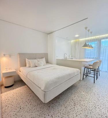 Snipiskes Apartment | Bright white