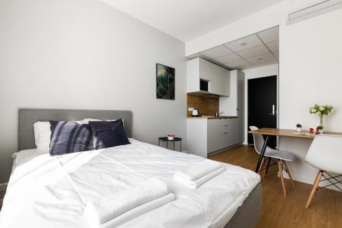 Kadriorg Apartment | Bright Residences in Tallinn Center - Family-Friendly Stays