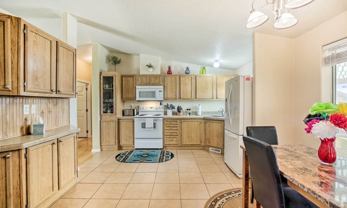 Fortuna Foothills House | Welcoming Yuma Home with Spa and Breakfast Amenities!