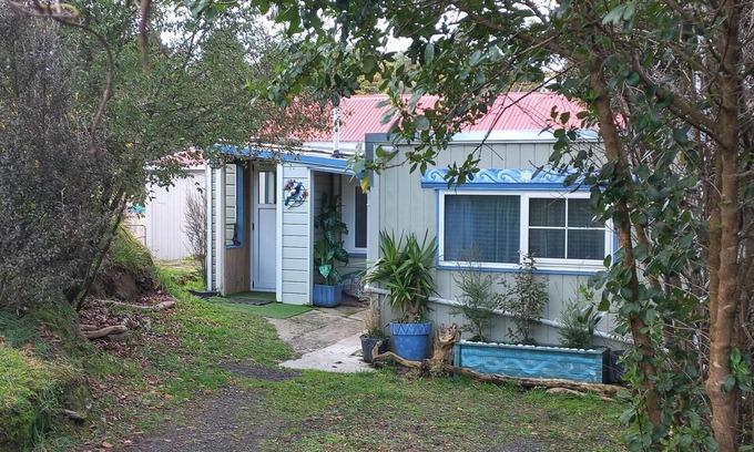 Brighton Cottage | Brighton Beach Riverside Cottage with Oceanfront Spa Retreat