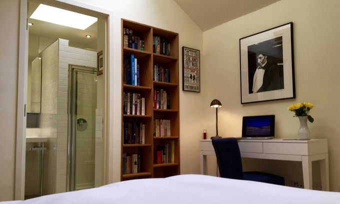 Hove House | Brighton Oasis of Calm: EnSuite Room by the Seafront