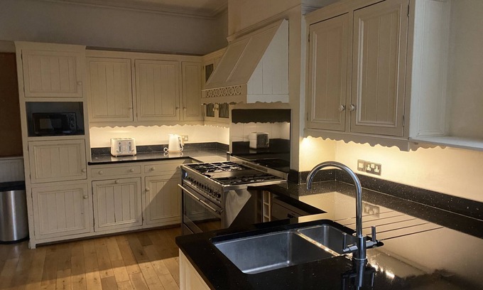 Seafront House | Brighton Townhouse with Free Allocated Parking for Families