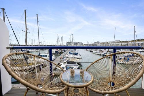 Seafront House | Cozy Brighton Water Cabin with Ocean View & Free Parking