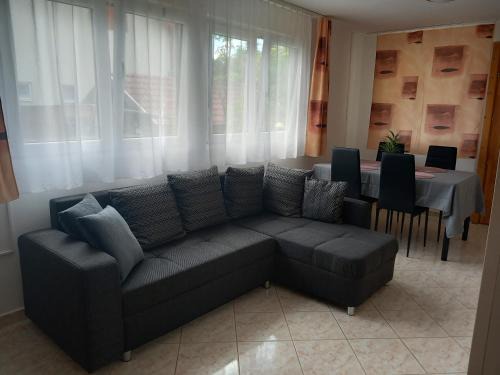 Belatelep Apartment | Top-Rated Brigi Apartman: Family-Friendly Retreat Awaits