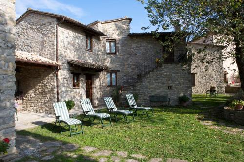 Assisi House | Guest-Rated Brigolante Apartments with Hot Tub & Pet-Friendly