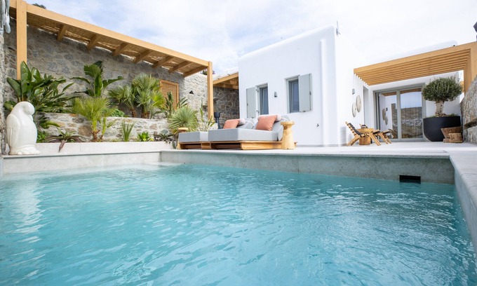 Glastros Hotel | Experience the Allure of Mykonos with Private Pool Access