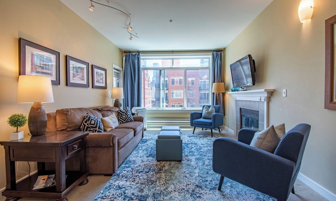 Belltown Condo | Outstanding 2 Bedroom Home in Seattle with Pool & Spa