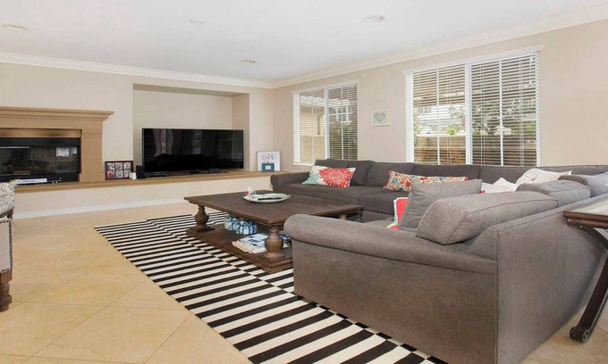 Westpark House | Brilliant Diamond: Family-Friendly Stay with Kitchen & Pets