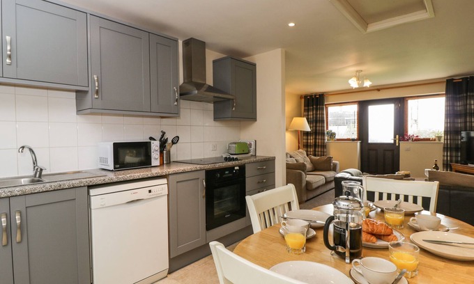 Hook Cottage | Brindle Cottage: Rated 10/10 with Pet-Friendly Amenities