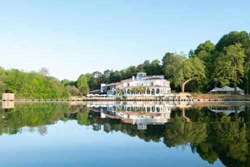 Anglet Hotel | Elegant Brindos, Lac & Château - 5-Star Experience Awaits