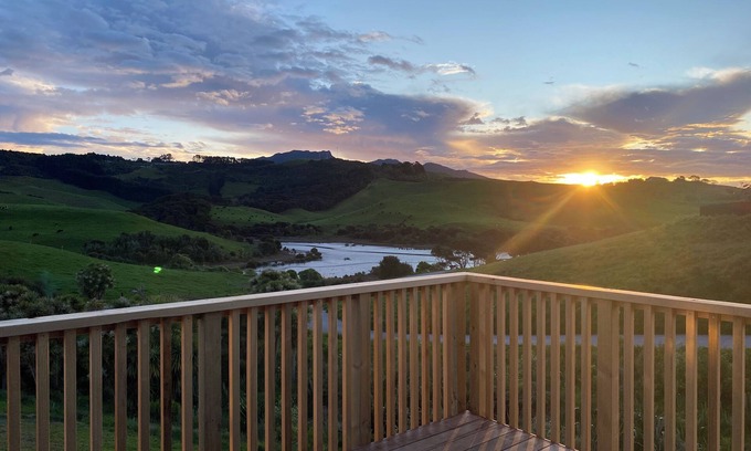 Raglan House | Bring the family to Raglan! Close to the beach with stunning mountain views!