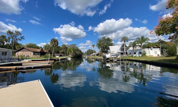 Crystal River House | Enjoy Crystal River: Dock Your Boat & Experience Manatees