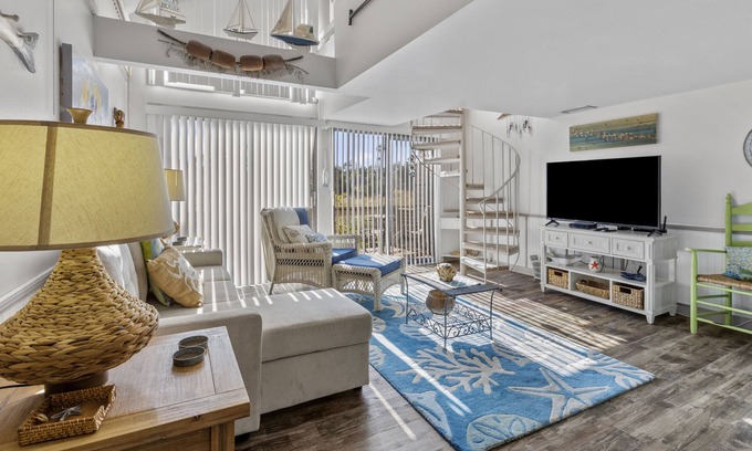 Crystal River Cottage | Experience "On River Time" Cottage with Oceanfront Views