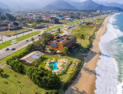 Caraguatatuba House | Brisa Hotel: Pet-Friendly Oasis with Oceanfront Views