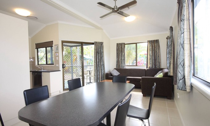 Rochedale Cabin | Exceptional Brisbane Gateway Resort with Pool & Ocean Views