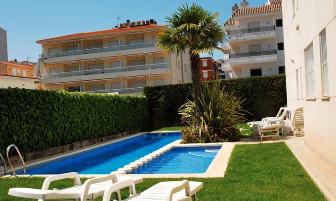 L'Estartit Apartment | Relaxing Brises del Mar: Family-Friendly Retreat with Pool