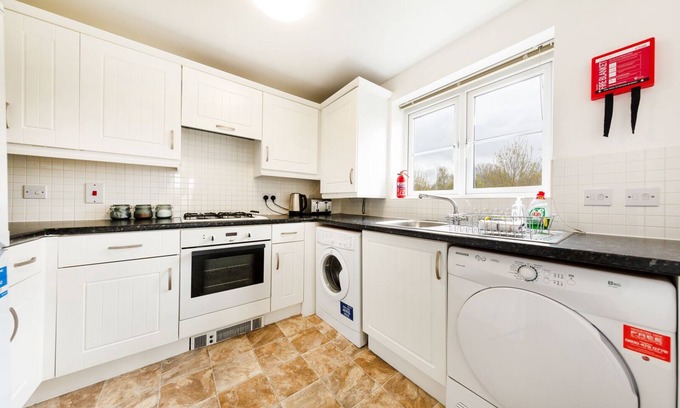 Filton Apartment | Convenient Bristol Apartment with Parking & Breakfast Included
