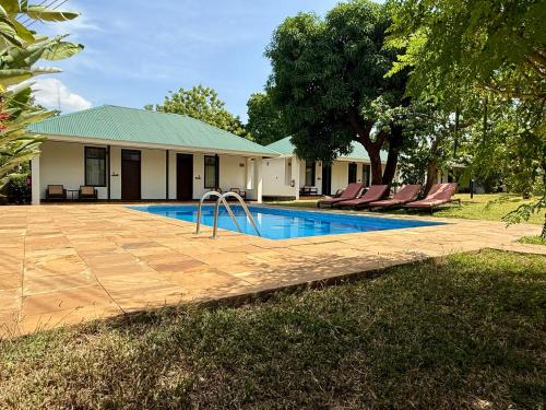 Moshi Hotel | Welcoming Bristol Cottages Kilimanjaro with Pool & Breakfast
