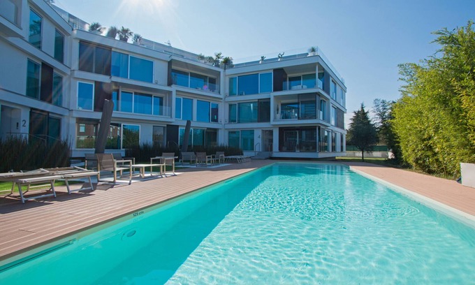 Lonato del Garda Apartment | Discover Bristol Exclusive 2/5 with Pool & Breakfast Included