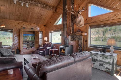 Creede Apartment | Pet-Friendly Bristol Head Acres Rustic Cabin – Rated 10/10