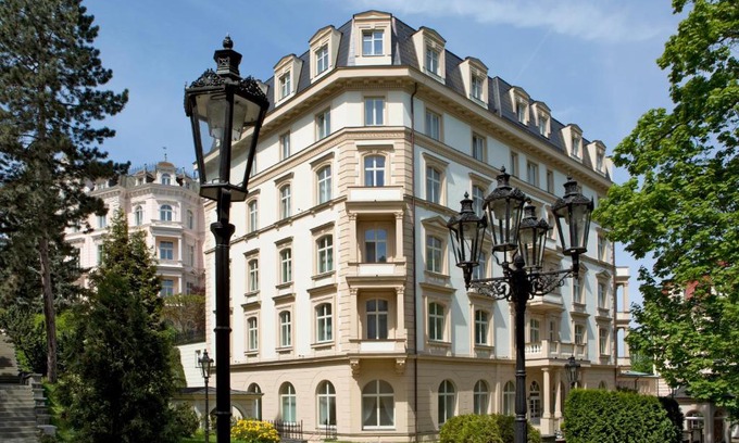 City Centre Hotel | Discover Bristol Kralovska Vila: 4-Star Oceanfront Retreat