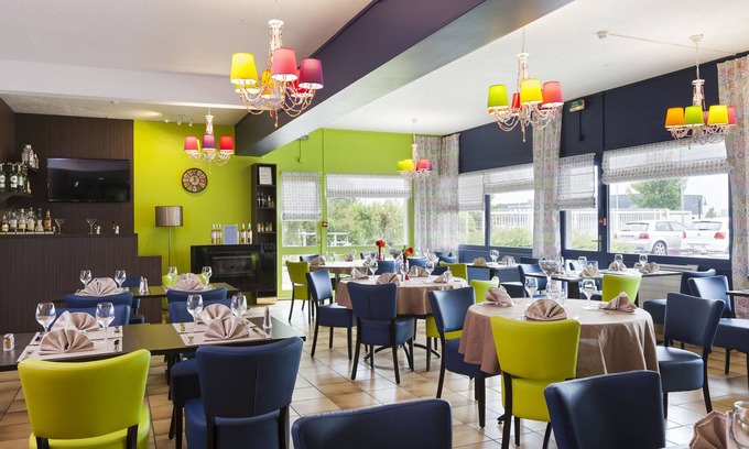 Fontaine-Notre-Dame Hotel | Comfortable Stay at The Originals City, Tabl'Hôtel Cambrai