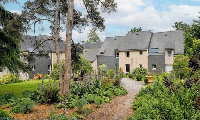 Auray Hotel | Top-Rated Brit Hotel Le Branhoc with Delicious Breakfast