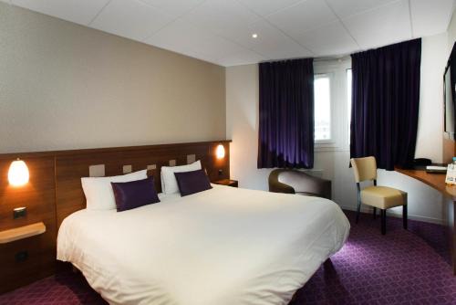 Joue-les-Tours Hotel | Discover Brit Hotel Tours Sud – Le Cheops with Great Amenities