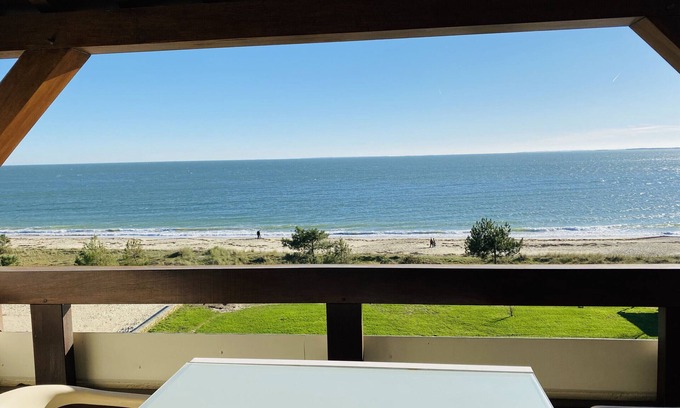 Carnac Apartment | Cozy Britannia Studio with Sea View & Great Amenities