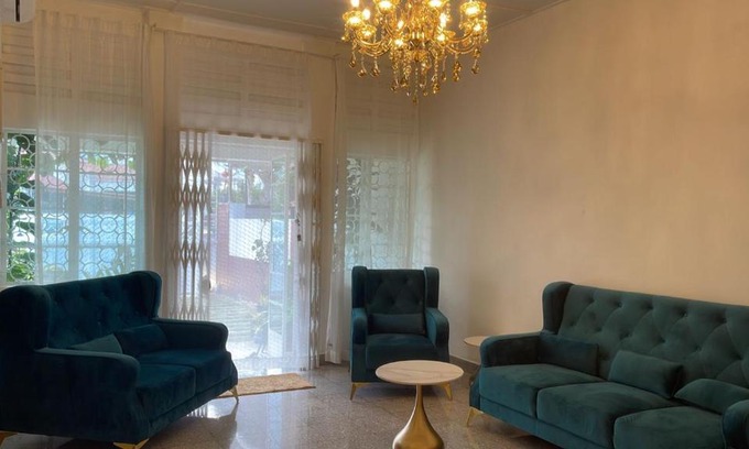 George Town Villa | Cozy British Granny's Cottage in Georgetown, Family-Friendly Stay