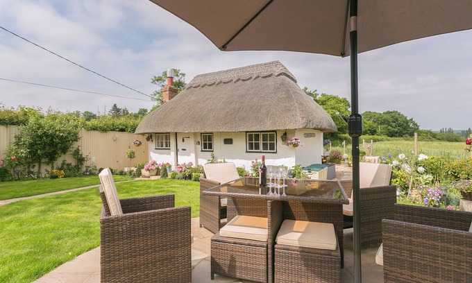 Willesborough Cottage | Cozy 3-Bedroom Retreat in Kenardington Near Ashford