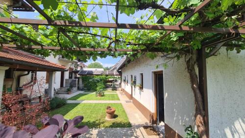 Postojna Apartment | Brne Family House