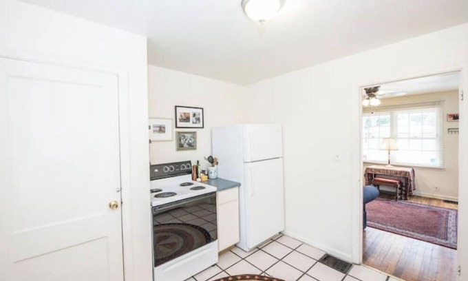 Indianapolis House | Inviting Broad Ripple International House: 10/10 Guest Rated!
