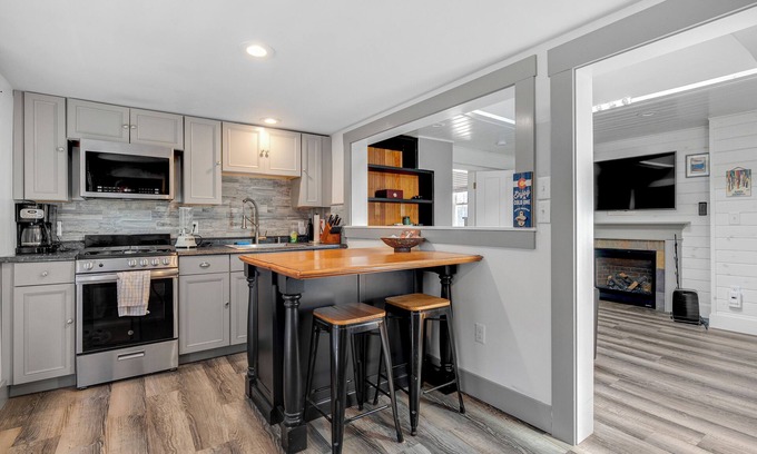 Bethel Apartment | Broad Street 2 | Chickadee Apartment
