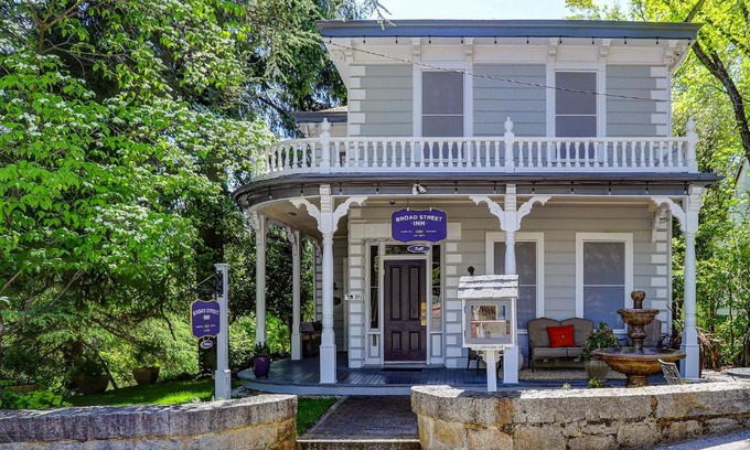 Nevada City Hotel | Exceptional Broad Street Inn: Guest Rated 9.4/10