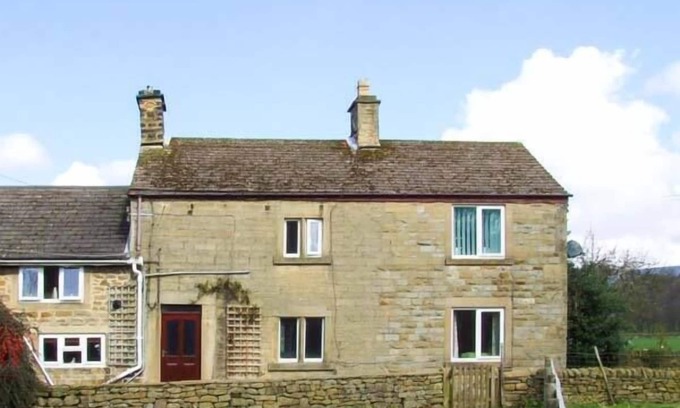 Hope Valley Cottage | Family-Friendly Broadhay with Garden in Beautiful Hathersage