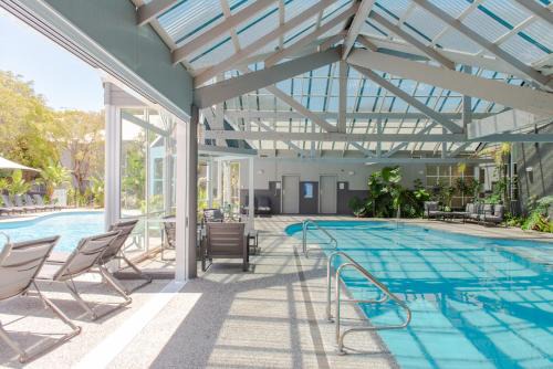 Broadwater Resort | Gold Award-Winning Broadwater Resort with Oceanfront Bliss