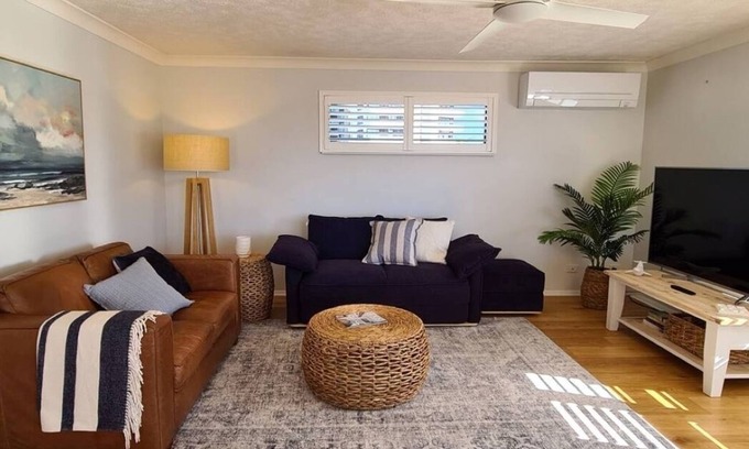 Labrador Apartment | Broadwater Views, Secure Parking - 2 BDR Family sized, Long or Short stays