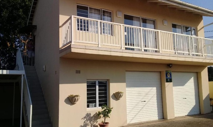 Durban North Apartment | Family-Friendly Broadway Bay Accommodation with Pool Access
