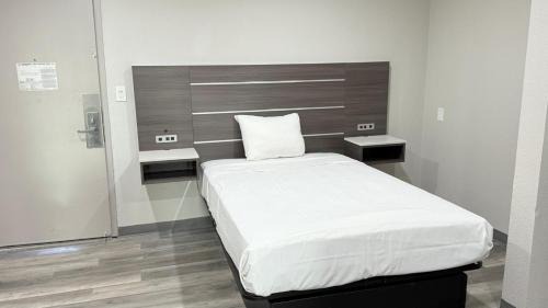 Lincoln Acres Hotel | Broadway Inn and Suites