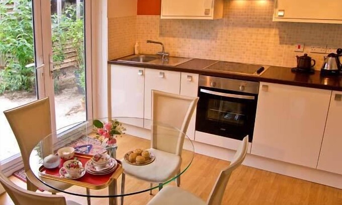New Forest District Cottage | Beaulieu's Brock Cottage: Garden Retreat with Breakfast