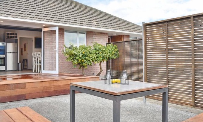 Riccarton House | Guest Rated 10/10: Brockworth Place - Family Holiday Home