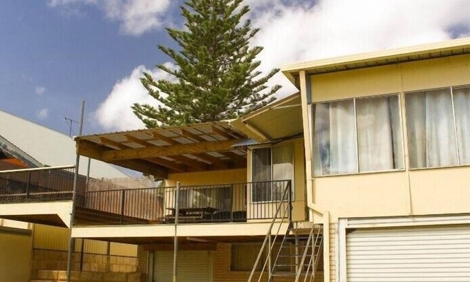 Lancelin House | Cozy Beach Home with Ocean Views & Pet-Friendly Amenities